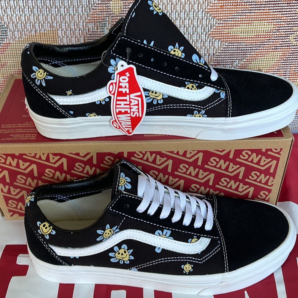 Vans Men’s Old Skool
Trippy Grin Floral Black/
VN0Á5JMIY23
 sneakers - Picture 2 of 16